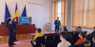 (FOTO) Polițiștii, de vorbă cu elevii de la Centrul de Educație Incluzivă și de la Școala „Nicolae Titulescu”
