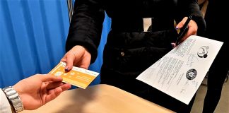 Au sosit tichetele de masă pentru cei vaccinați anti-COVID. Când și cum vor fi distribuite