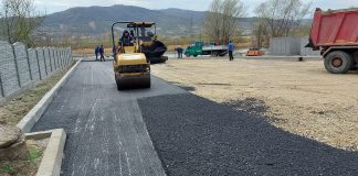 (FOTO) BERCA. „Am ajuns la a 76-a stradă”. Asfaltări în toi