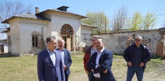 (FOTO) „Memorialul se va face”. Președintele IICCMER, vizită la fosta închisoare comunistă din Rm. Sărat