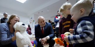 (FOTO) „Am încercat să le oferim un motiv să zâmbească”. Președintele Neagu, în mijlocul copiilor refugiați