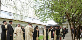 (FOTO) Părintele arhidiacon Mihalache, condus pe ultimul drum. A participat și Arhiepisopul Casian