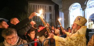 Galerie FOTO de la slujba Învierii. Mii de buzoieni, la Catedrala Arhiepiscopală
