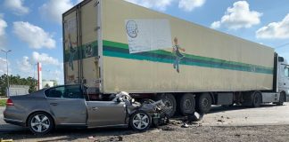 (FOTO) Accident mortal. Șoferul și pasagera din mașină au decedat