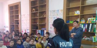 (FOTO) Polițiștii de la Siguranță Școlară, la Cislău și Liceul „Grigore C. Moisil”
