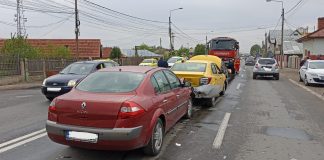 (FOTO) Carambol pe strada Transilvaniei. Un bărbat a fost rănit