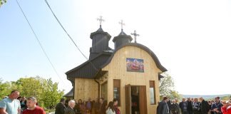 (Galerie FOTO) Biserica din Valea Salciei, sfințită de ÎPS Ciprian. A participat și președintele Neagu