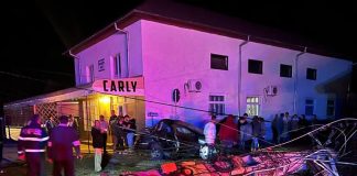 (FOTO) Doi tineri, răniți într-un grav accident la Potoceni