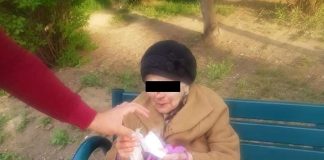 (FOTO) Bătrână rănită, după ce s-a împiedicat de dalele puse prost pe B-dul Unirii