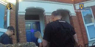 (FOTO) Percheziții în Anglia și România. Femei exploatate sexual de o grupare de proxeneți buzoieni