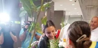 (FOTO/UPDATE) Campioana a revenit acasă! Cine a întâmpinat-o pe aeroport