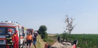 (FOTO) S-au răsturnat cu mașina. Accident pe E 85, doi răniți