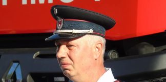 (FOTO) EMOȚIONANT. În aplauzele colegilor de la ISU. Șeful intervențiilor, final de carieră