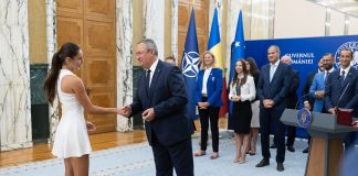 (FOTO) Buzoienii Alexia Tatu și Ovidiu Ionescu, recompensați de Guvern. Întâlnire cu premierul