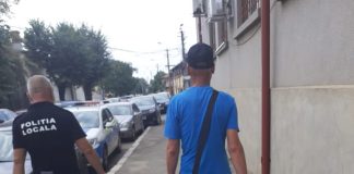 (FOTO) Prins în flagrant de polițiștii locali. Luase un rucsac din foișorul din Crâng