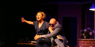 (FOTO) Primul gong! Stagiunea se deschide cu „O viață, o șosetă, un vis și o mașină de scris”