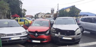 (FOTO) Trei femei rănite și trei mașini avariate. Accident pe Aleea Sporturilor