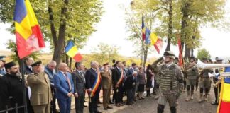 (FOTO) DELENI. Președintele Neagu și primarul Toma, la ceremonia de omagiere a eroilor buzoieni