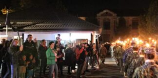 (Galerie FOTO) Spectaculos! Retragerea cu torțe, admirată de buzoieni