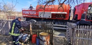 (FOTO) Criză de apă la Scorțoasa. Pompierii, trimiși în sprijinul sătenilor