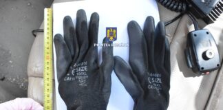 (FOTO) Metoda „înțepării roților”. Grupare specializată în furturi din auto, anihilată de polițiștii buzoieni