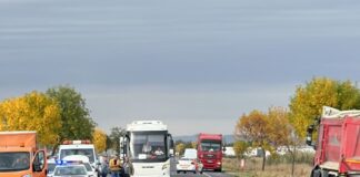 (FOTO/UPDATE) Grav accident la Costești, pe E 85. Trafic blocat! O ambulanță, implicată în eveniment