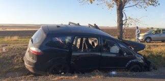 (FOTO/UPDATE) Accident pe E 85. Trei răniți. S-au izbit cu mașina de un copac