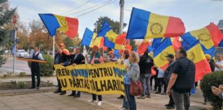 (FOTO) „Peste 2 ani eliberăm Buzăul de ocupația roșie!” Protest AUR, pe străzile orașului