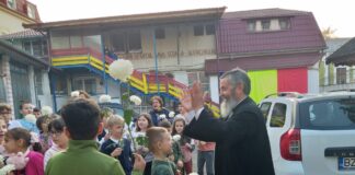 (FOTO) Surpriză pentru cel mai îndrăgit preot, de ziua sa onomastică
