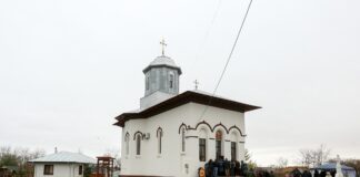 (Galerie FOTO) Biserica Dâmbroca, sfințită de ÎPS Ciprian. A fost restaurată