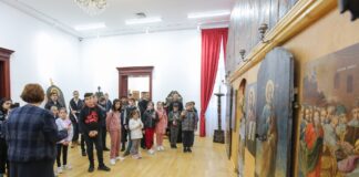 (Galerie FOTO) Peste 250 de elevi, în vizită la Muzeul Bisericesc Eparhial