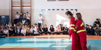 (Galerie FOTO) „Suntem mândri de voi, fetelor!”. Teodora și Georgiana, voluntare SMURD Buzău