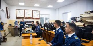 (FOTO) Elevii de la școala militară din Boboc, vizită la școala Forțelor Navale