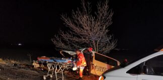 (FOTO) A murit și șoferul dubiței. Bilanțul accidentului: doi morți, un rănit grav