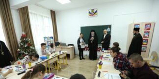 (Galerie FOTO) ÎPS Ciprian, Moș Nicolae pentru copiii de la Centrul Școlar de Educație Incluzivă Buzău