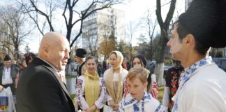 (FOTO) AZI. Colindători la Consiliul Județean