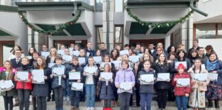 (FOTO) NEHOIU. „Felicitări, dragi elevi! Suntem mândri de voi!”