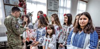 (Galerie FOTO) I-au colindat pe geniști, pentru a-i ajuta pe copiii cu dizabilități