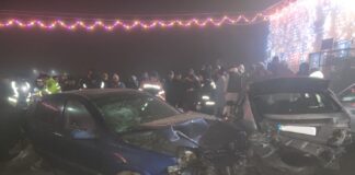 (FOTO/UPDATE) Veste tragică! S-a răsturnat și a lovit doi pietoni și trei mașini. Accident la Luciu