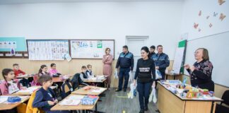 (Galerie FOTO) Moș Nicolae cu epoleți. Surpriză pentru elevii de la Școala Valea Părului
