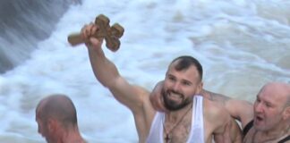 Procesiunea de Bobotează. Cine a prins Crucea aruncată în râul Buzău