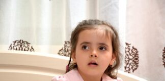 ,,Ne dorim să ne auzim copilul vorbind”. Maria (4 ani) are nevoie de sprijinul nostru