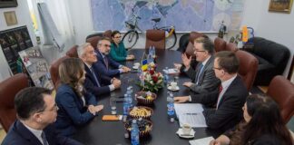 (FOTO) Ambasadorul Marii Britanii și comisarul pentru Comerț cu Europa al Regelui Charles al III-lea, în vizită la Buzău