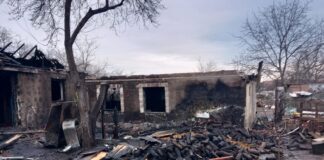 (FOTO) Au rămas doar cu hainele de pe ei! Apel umanitar pentru o familie din Vernești