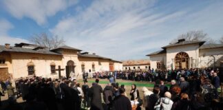 (FOTO) Ziua Deținuților Politici Anticomuniști, marcată la Închisoarea Tăcerii din Râmnicu Sărat