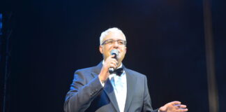 Spectacol-cadou pentru femeile vârstnice. Cătălin Crișan vine la Buzău