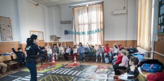 (Galerie FOTO) Polițiștii, în vizită la Școala Pârscov și la Școala ,,Căpitan Aviator Mircea T. Bădulescu” din Buzău