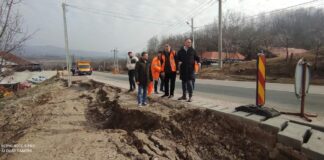 (FOTO) Restricții de circulație pe DN 10, la Măgura. De la ce ar fi pornit alunecarea de teren