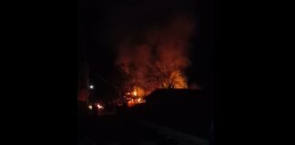 (UPDATE) Incendiu la un garaj din Buzău. Mai multe autospeciale, mobilizate de ISU
