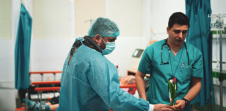 (Galerie FOTO) Flori din partea motocicliștilor, la Spitalul Județean și Centrul de Transfuzie